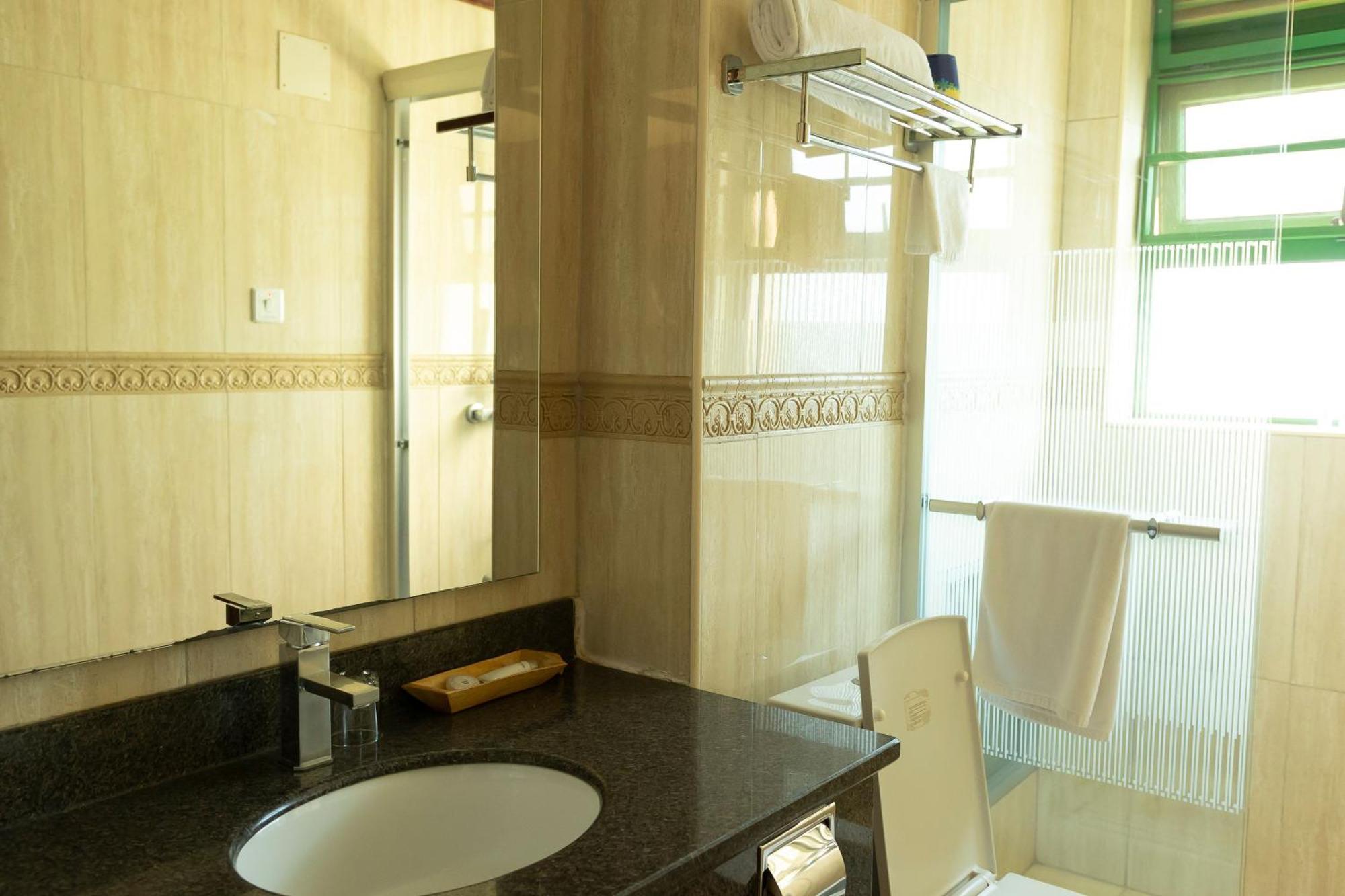 Highlands Suites Hotel And Apartments Kigali Buitenkant foto